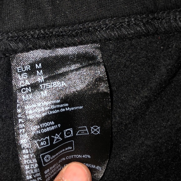 H&M black shorts - Picture 3 of 7